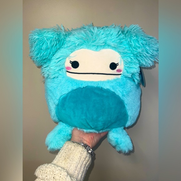 Squishmallows Other - Joelle the RARE bigfoot Fuzzamallow 💙
